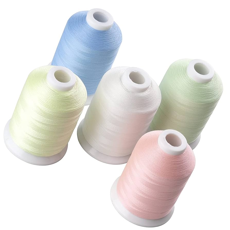 ルノアールの名画を細かい糸でさした刺繍作品　サイズF12 金と緑の豪華な額入り ルノアールの名画を細かい糸でさした刺繍作品 サイズF12 金と緑